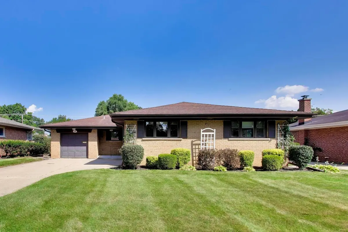 704 W Lonnquist Boulevard