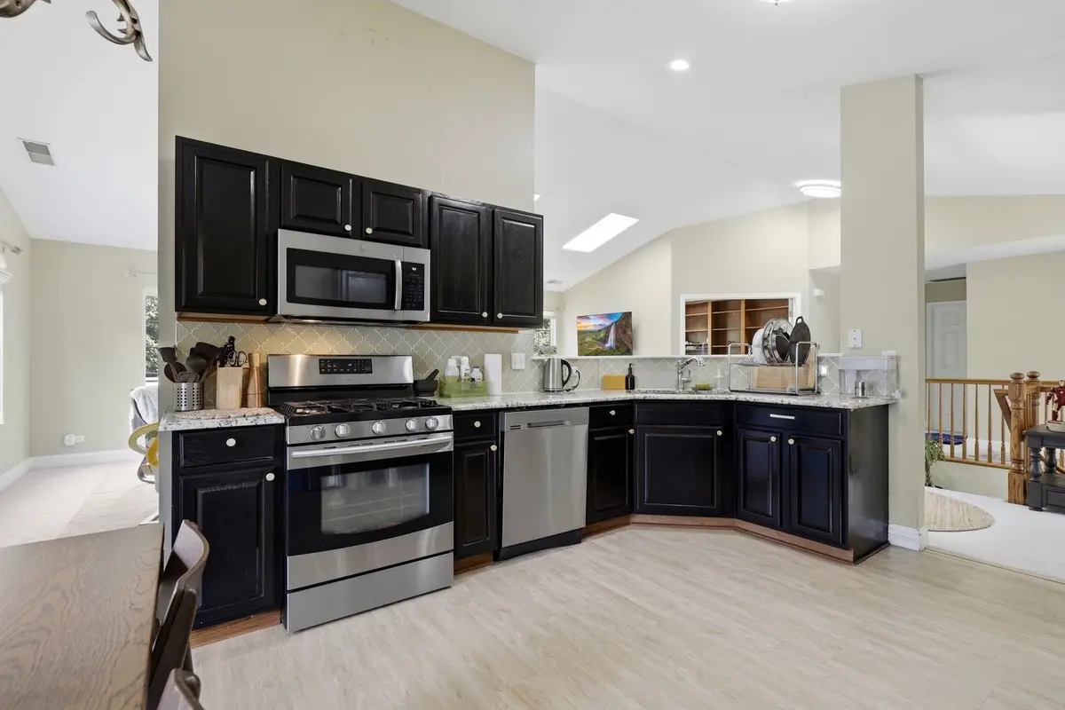 2481 Stoughton Circle