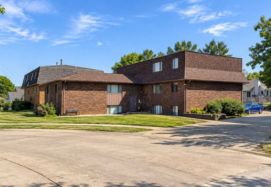 3405 Holiday Court