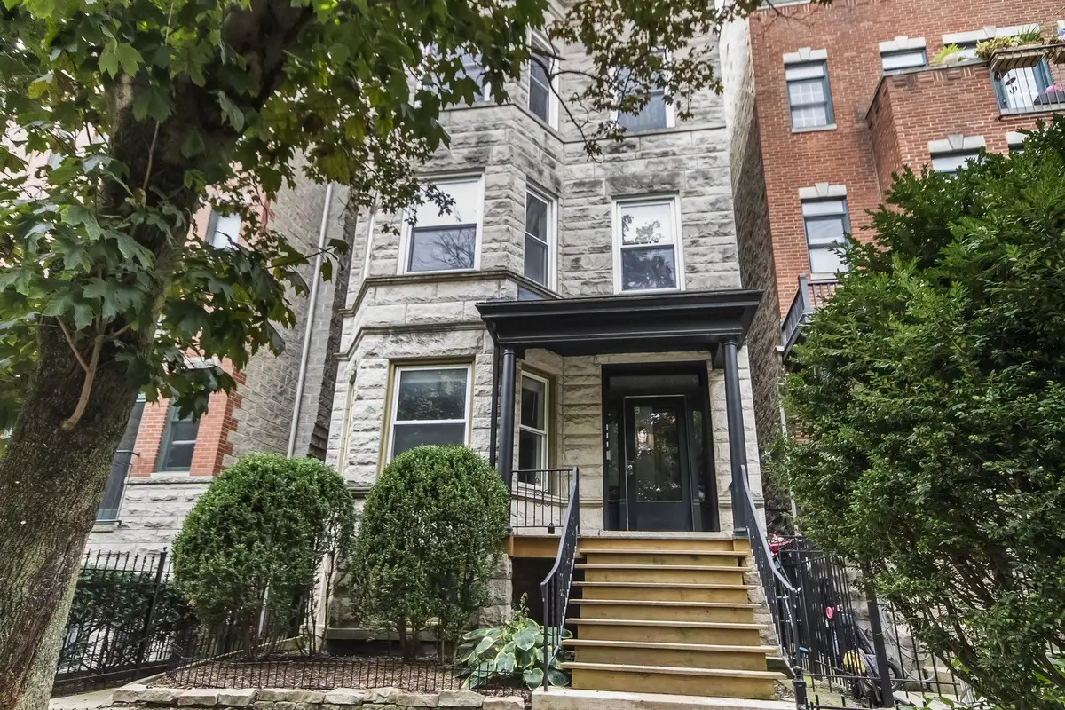 847 W Roscoe Street