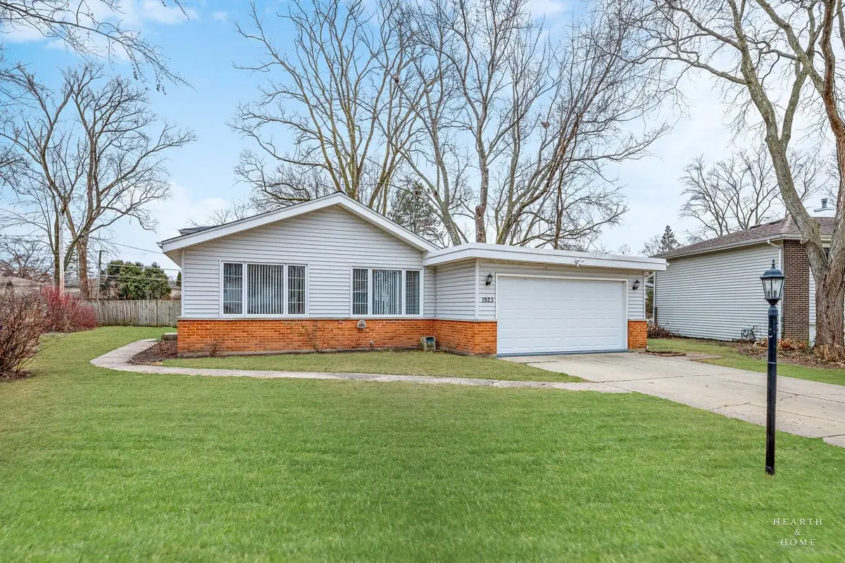 1923 E Pawnee Lane