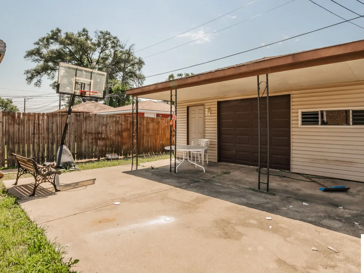3719 W 81st Place