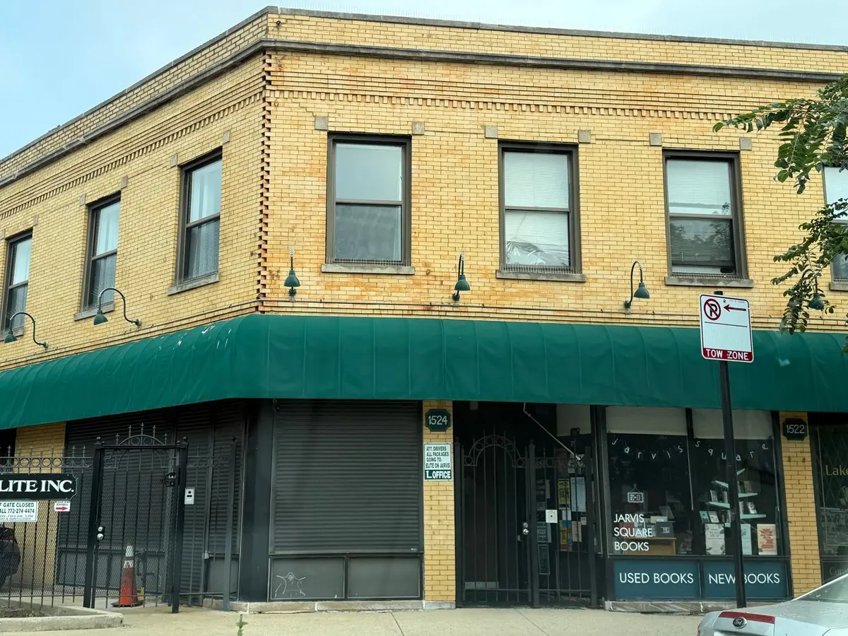 1524 W Jarvis Avenue