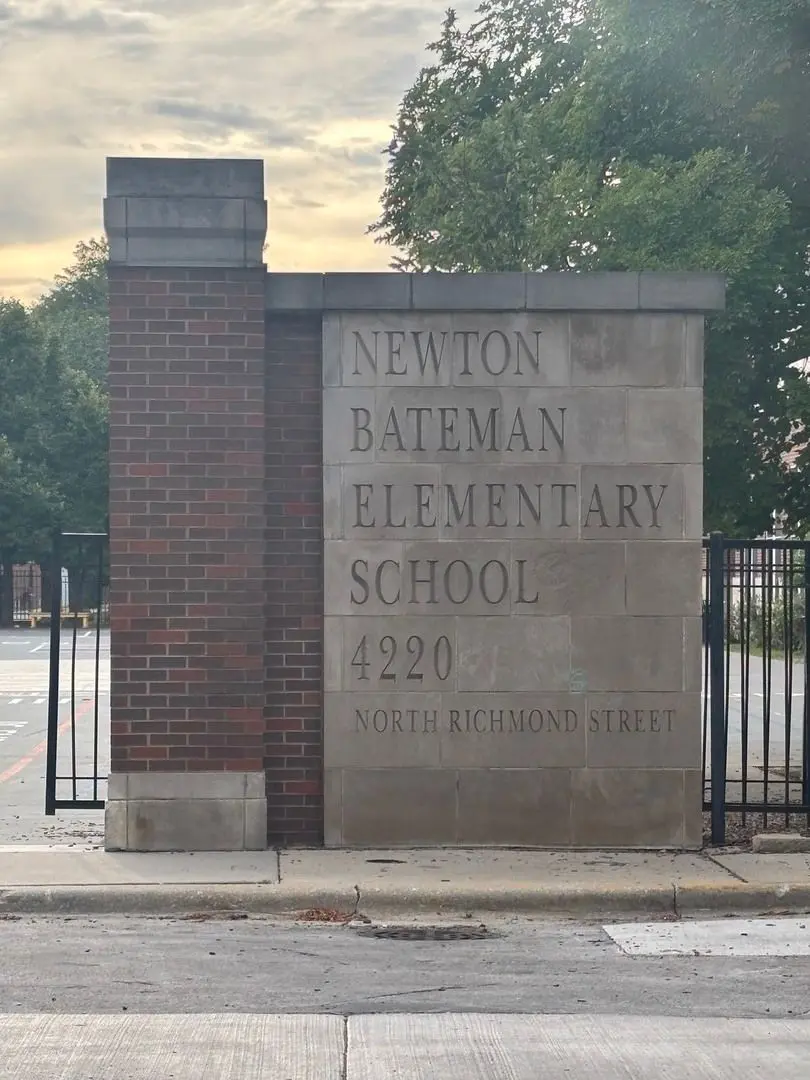 2920 W Berteau Avenue