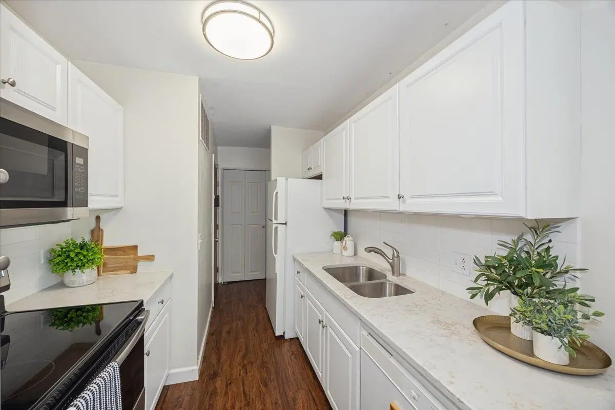 1607 Maple Terrace