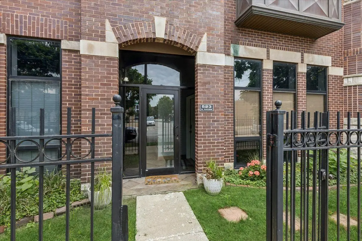 523 N Racine Avenue