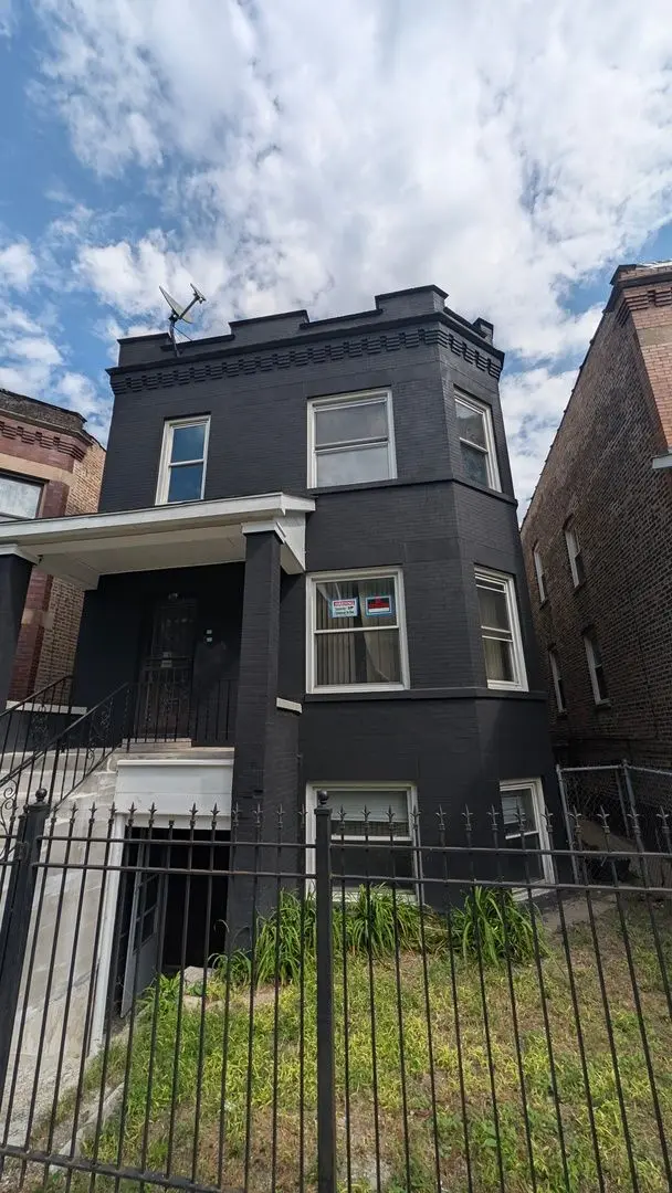 821 N Mozart Street