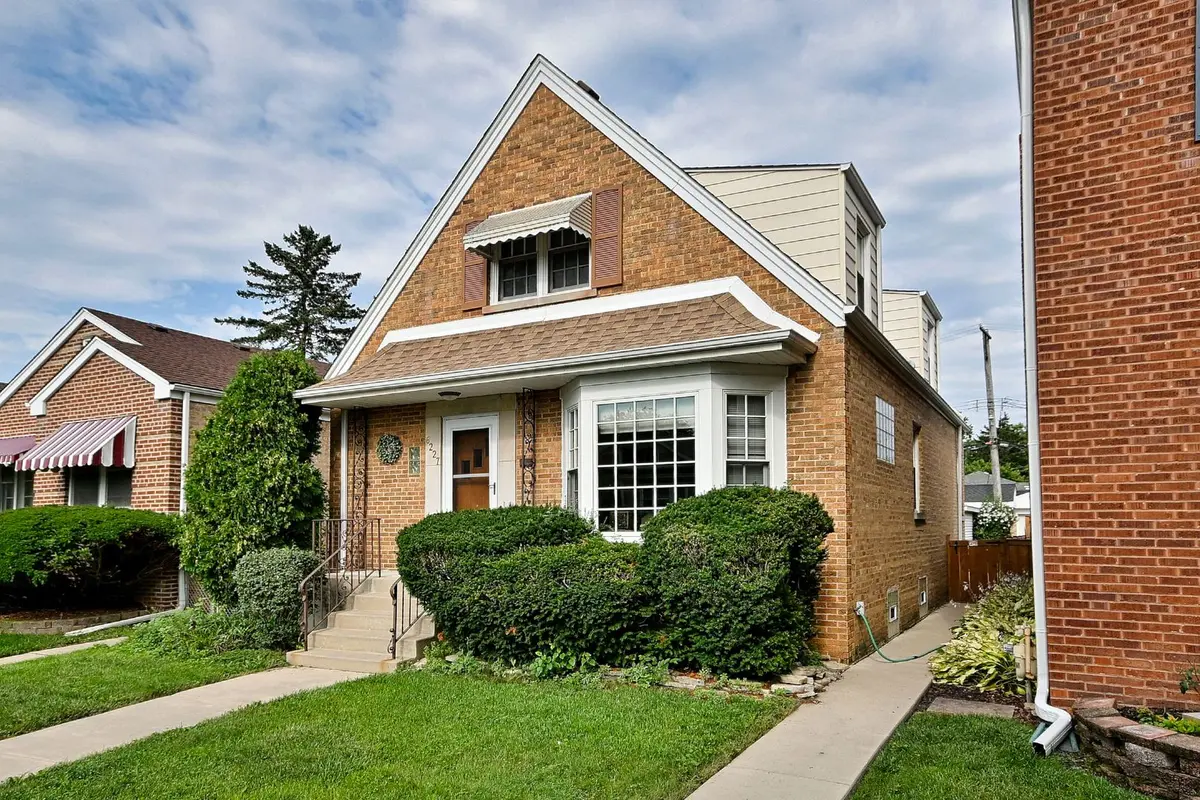 6227 N Naper Avenue