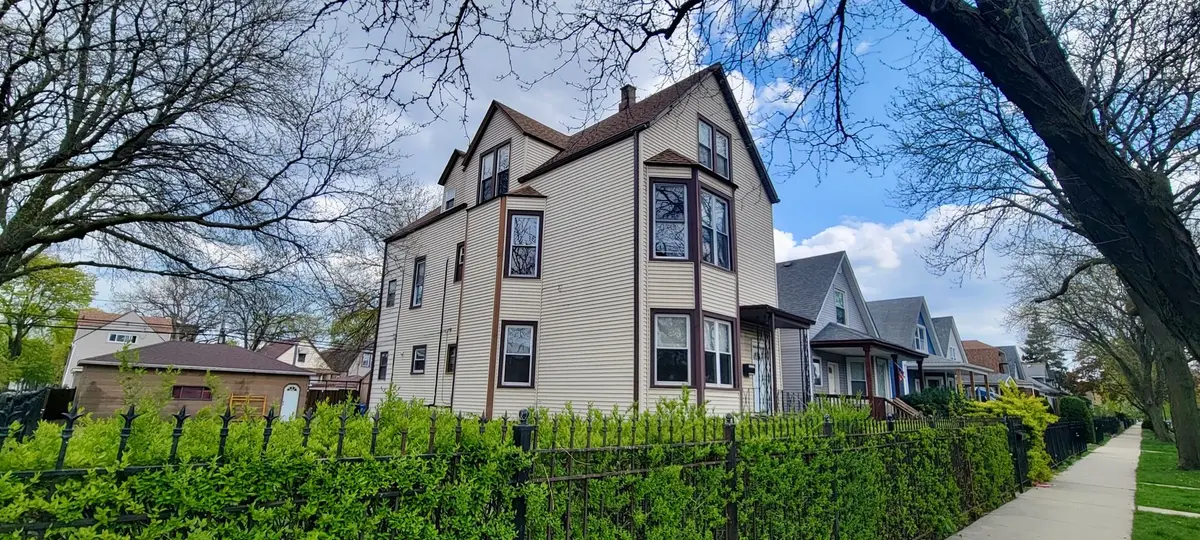 2155 N Kilbourn Avenue