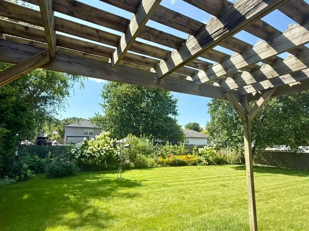 889 Redwood Drive