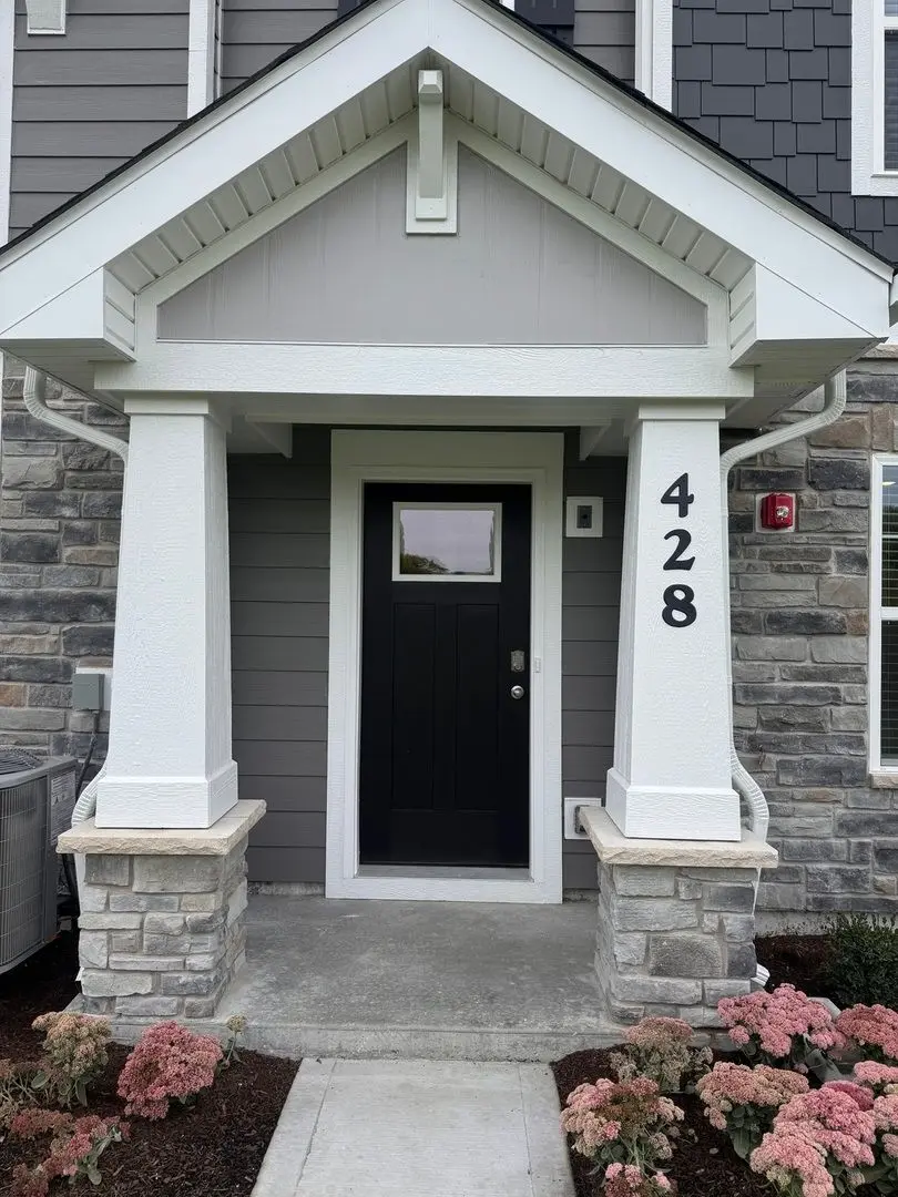 428 Lakeshore Court