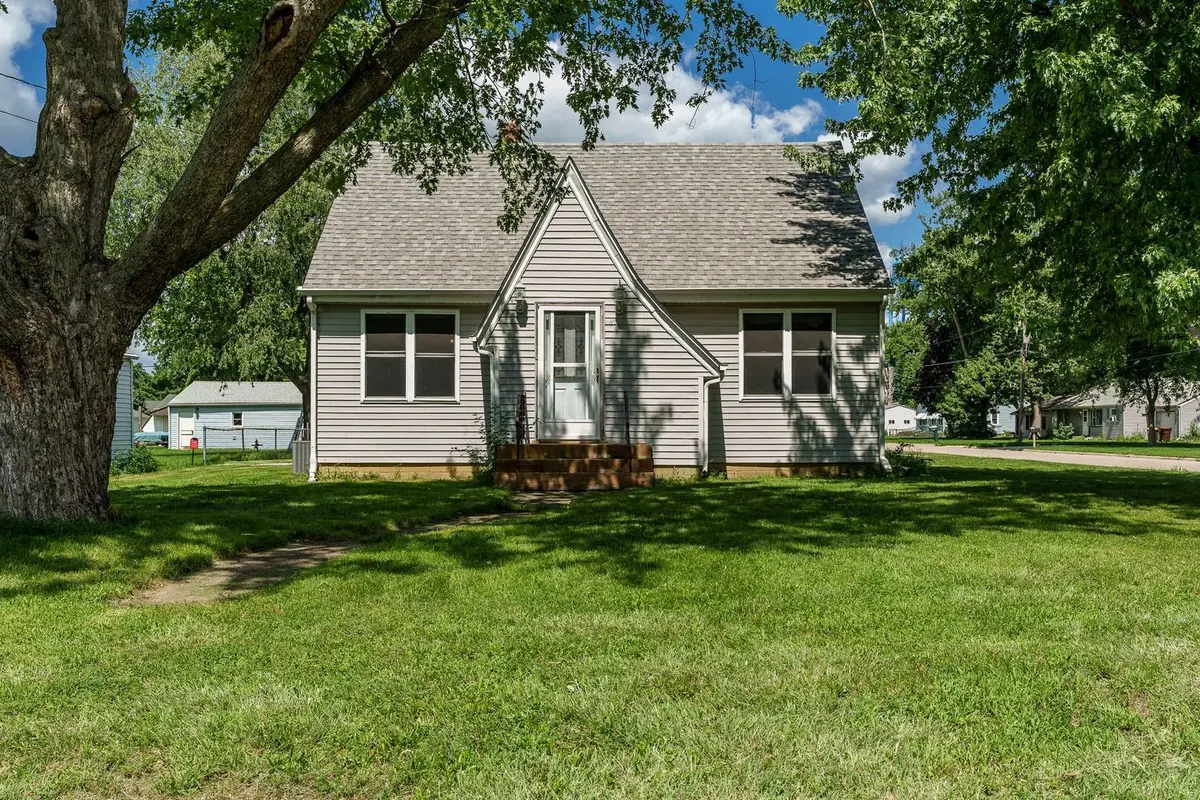 808 WAYNE Drive