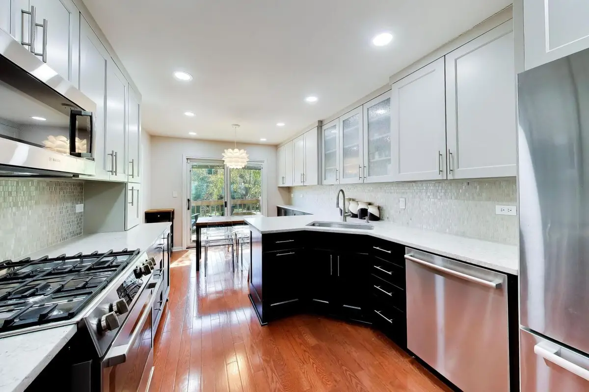 825 Fountain View Drive