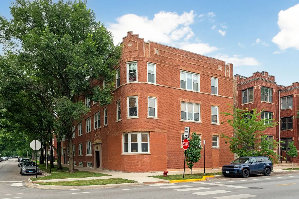 2607 N Hamlin Avenue