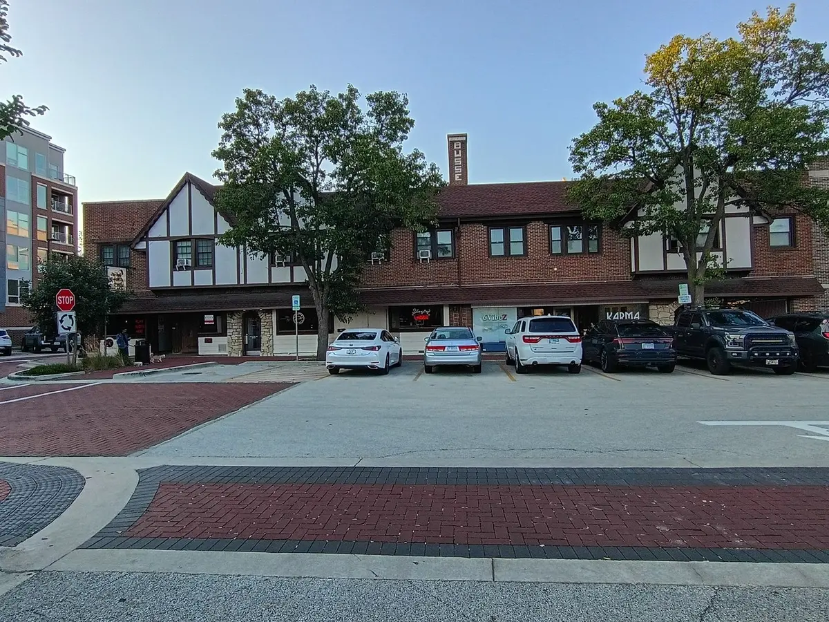 6 Busse Avenue