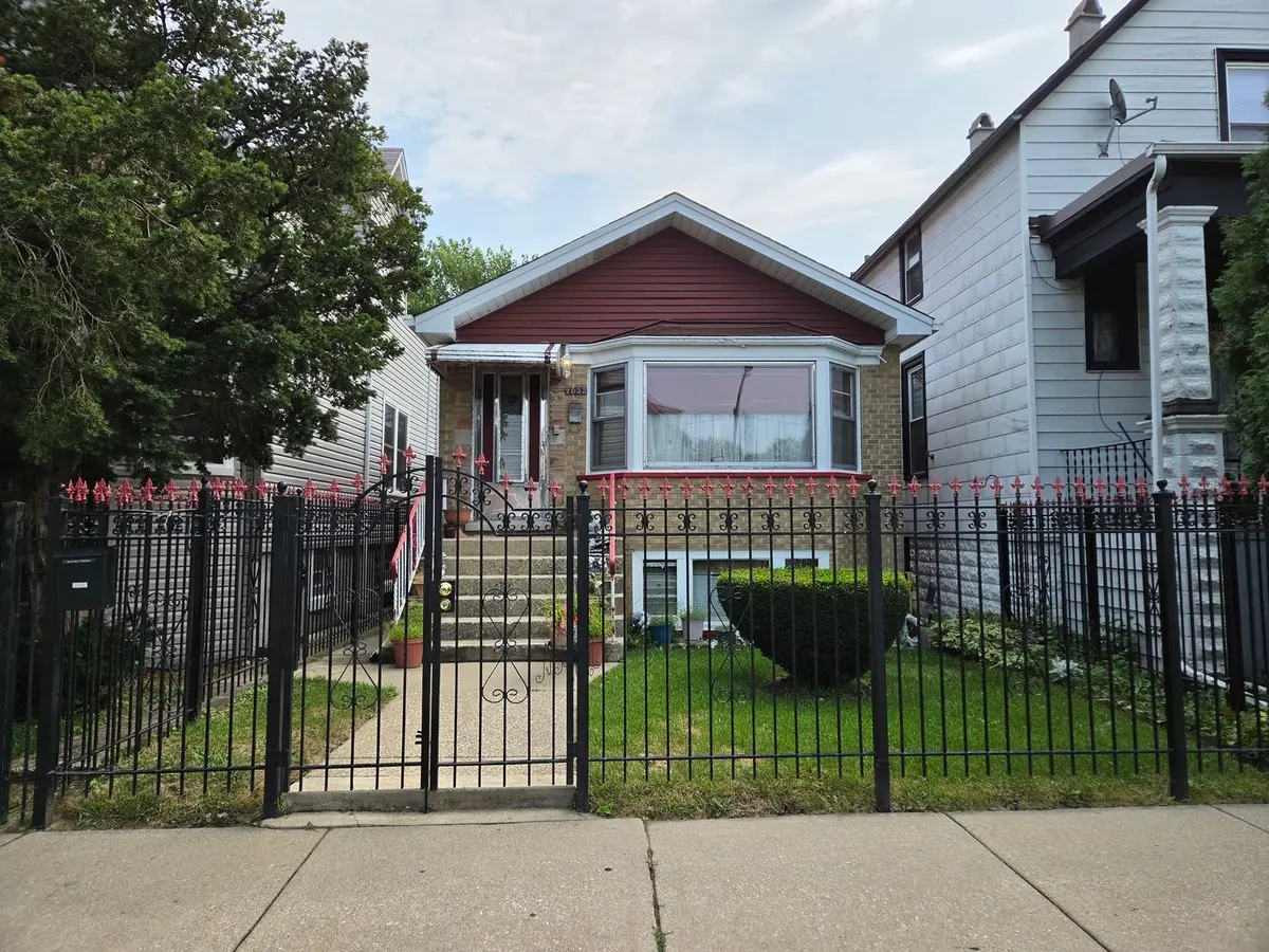 2033 N La Crosse Avenue