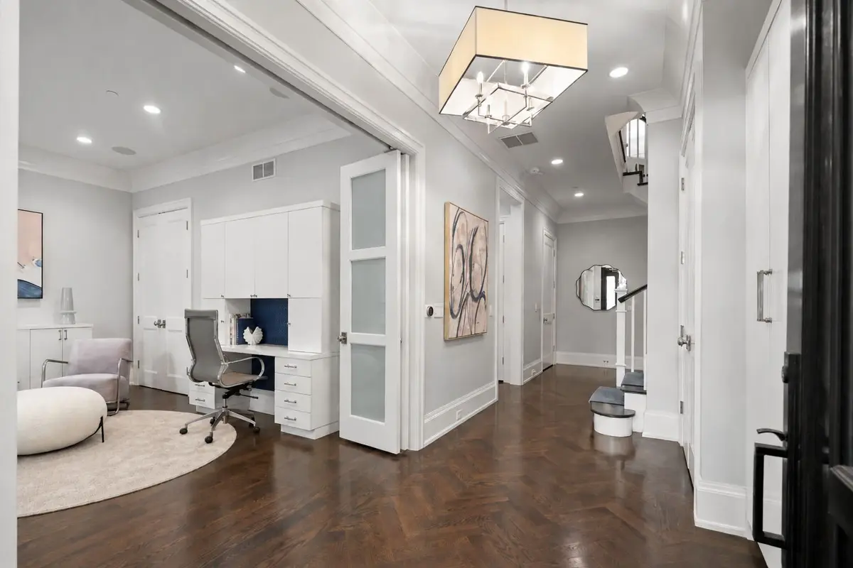 451 W Deming Place