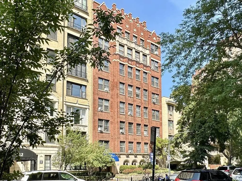 434 W Wellington Avenue