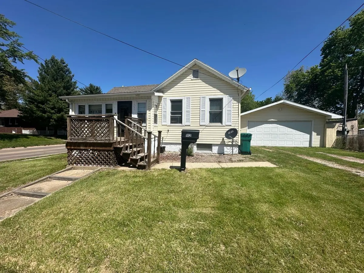 102 E GROVE Street