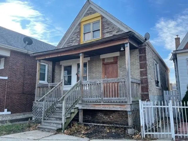 1350 N Monticello Avenue