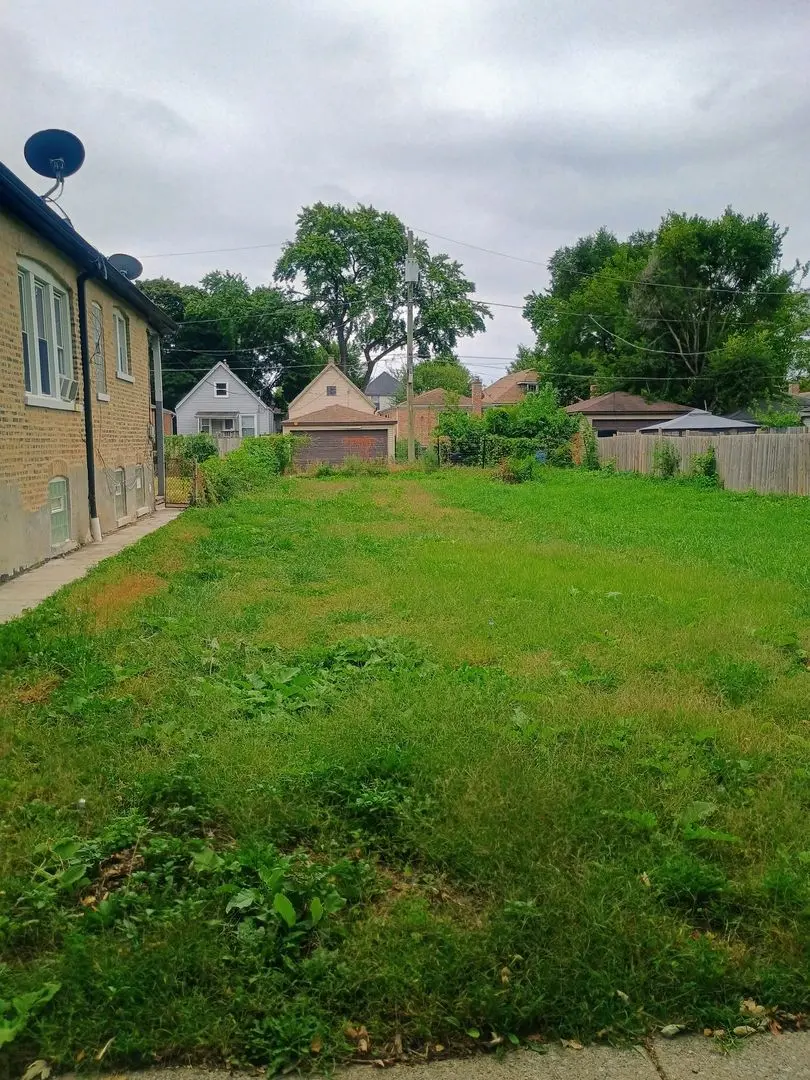 2109 W 68th Place