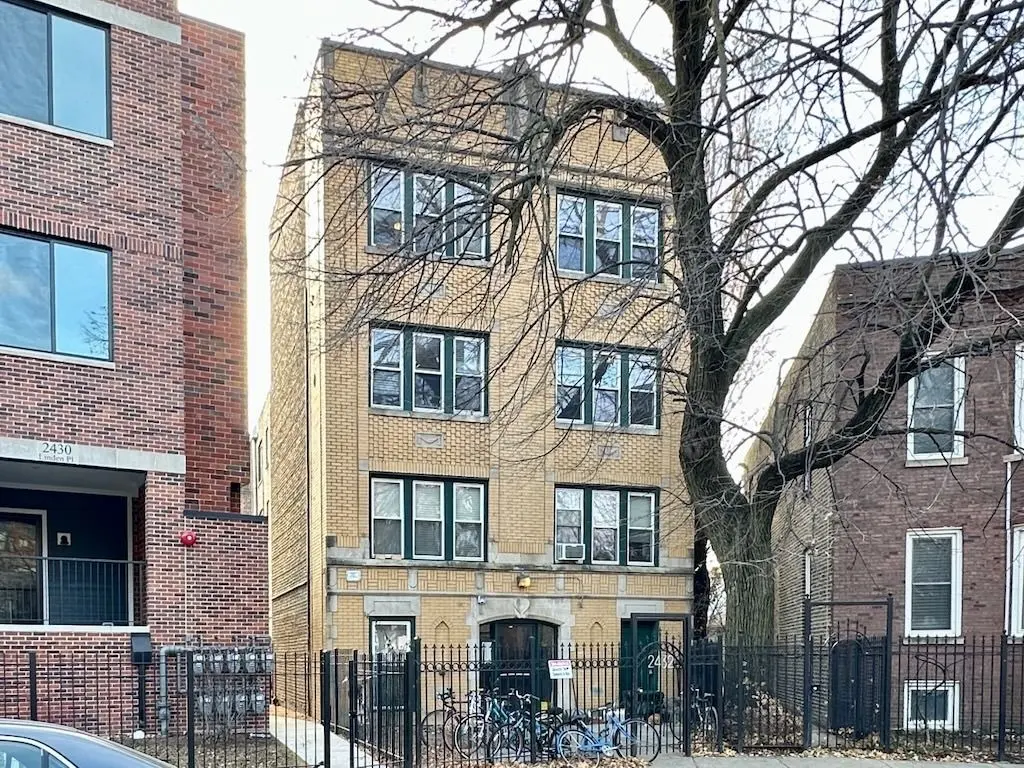 2432 N LINDEN Place