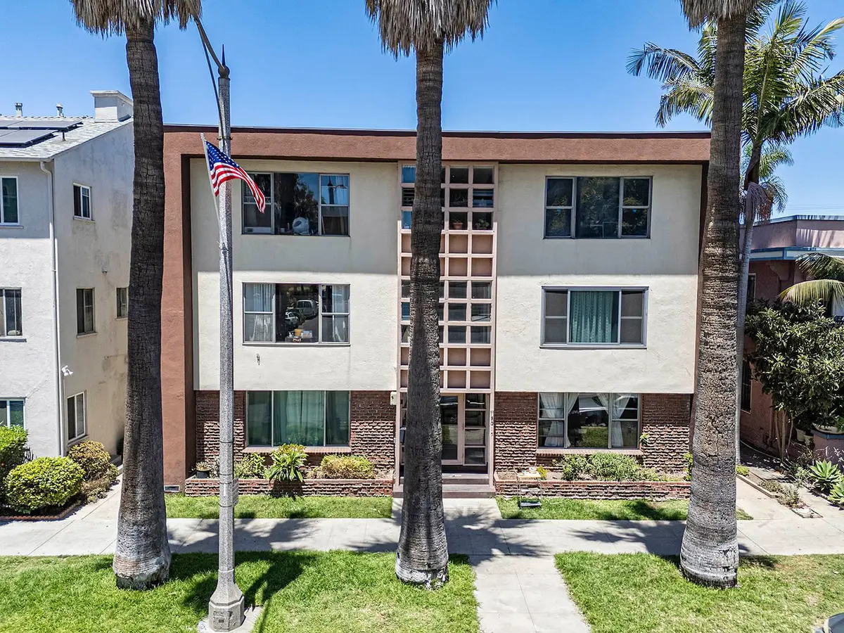1015 E Ocean Boulevard