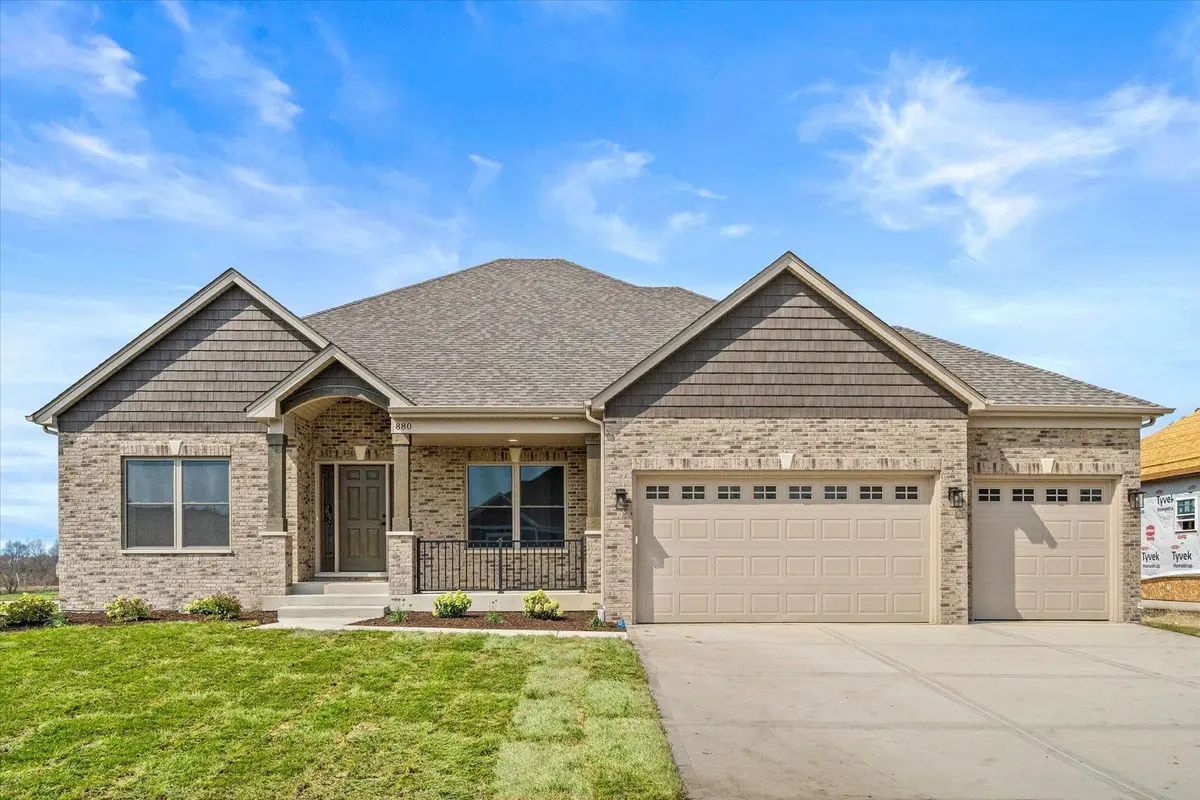 878 Claridge Drive