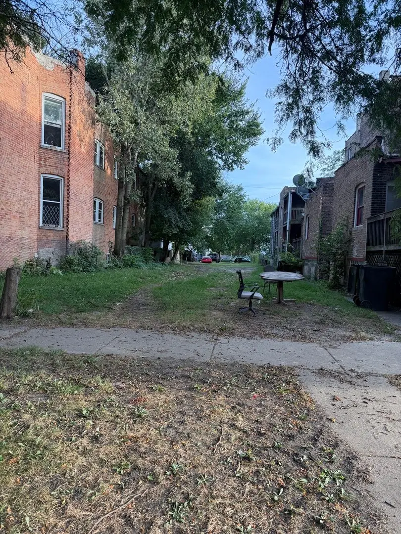453 W 61st Street