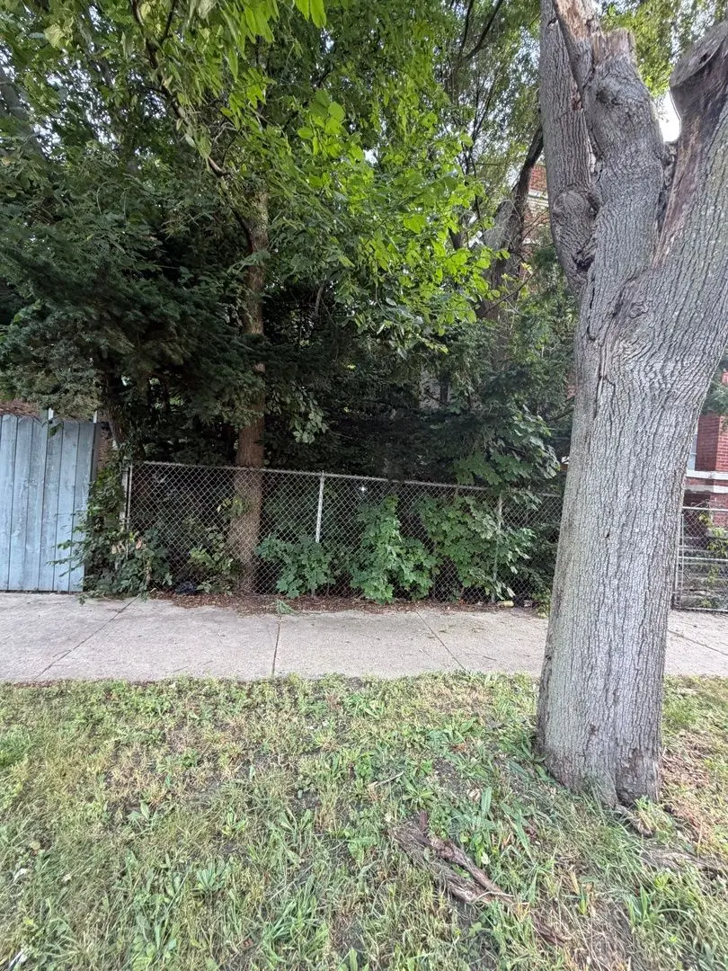 1017 W 61st Street