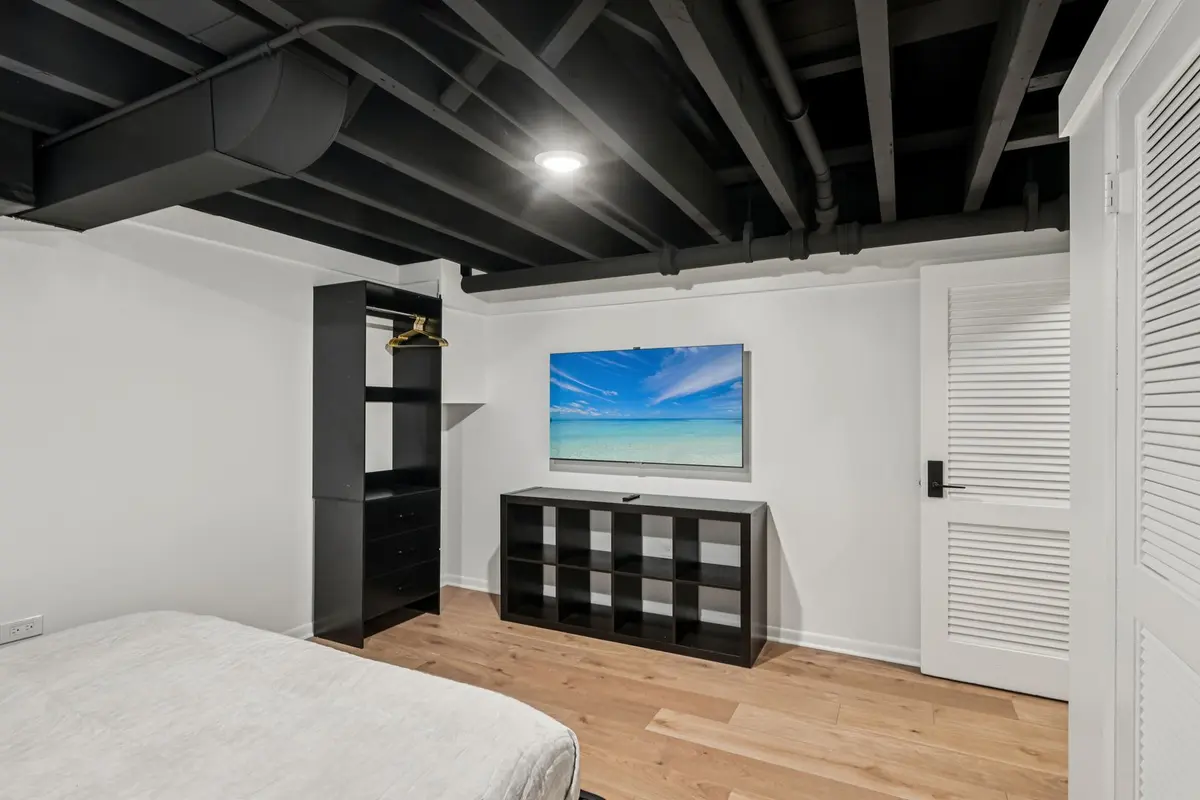 1319 N Sandburg Terrace