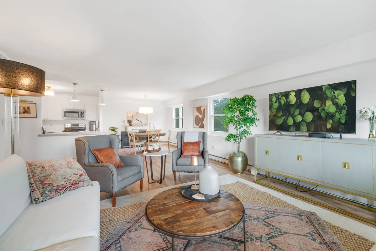 141 N La Grange Road