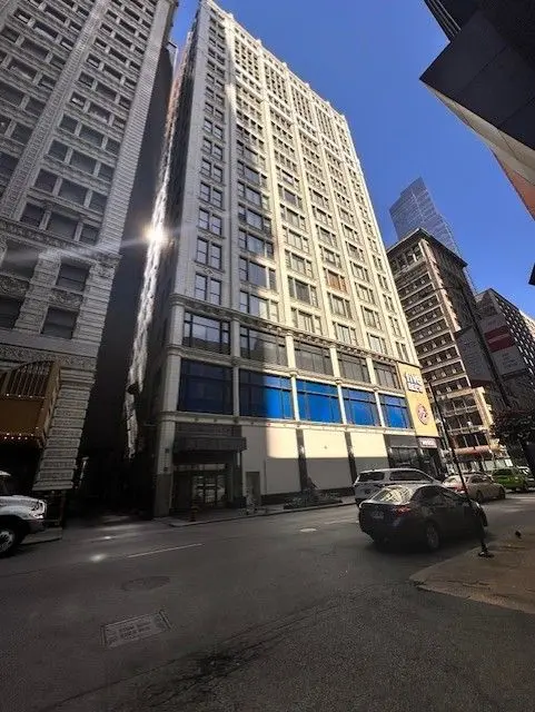 8 W Monroe Street
