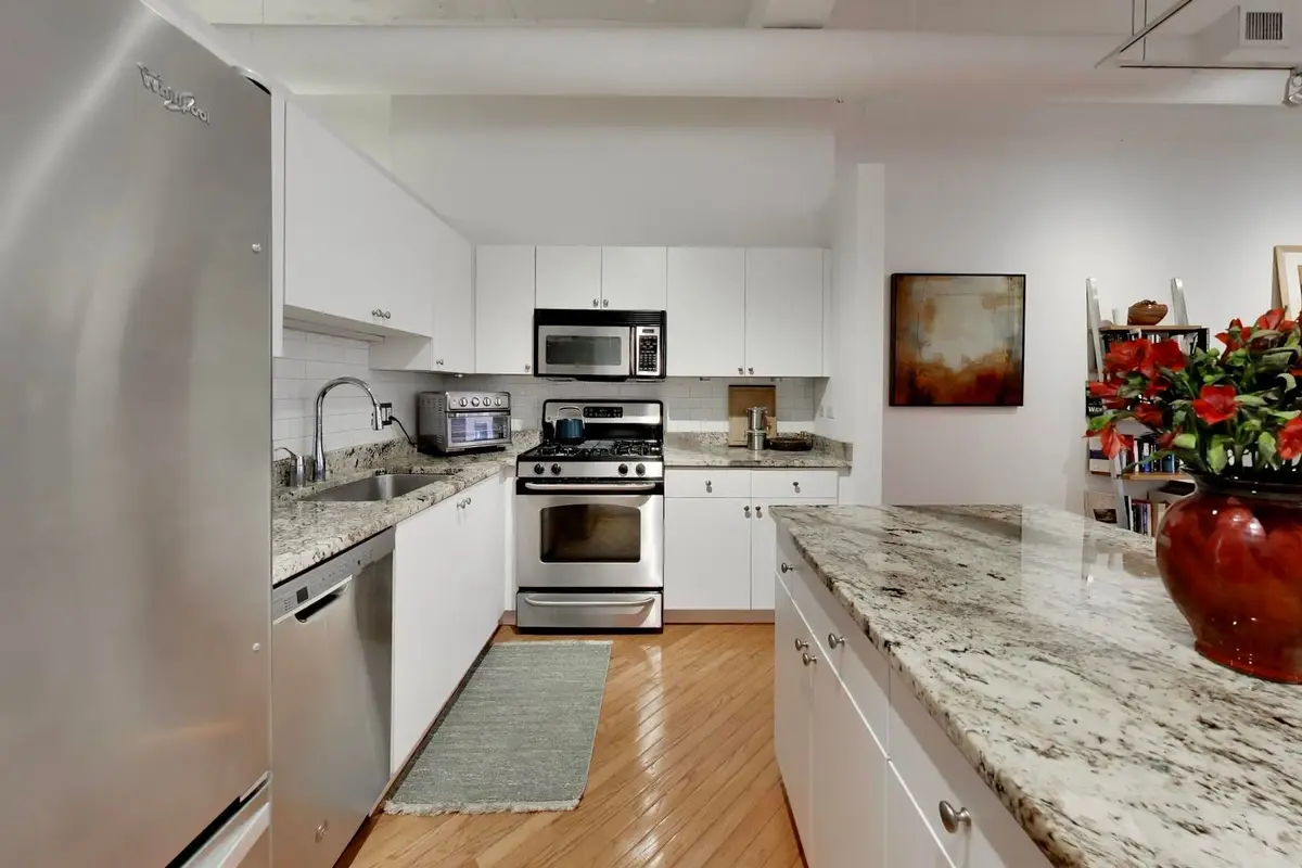333 W Hubbard Street