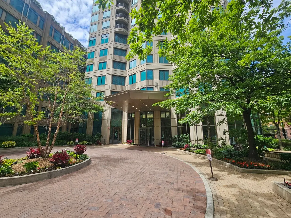 400 N LA SALLE Drive