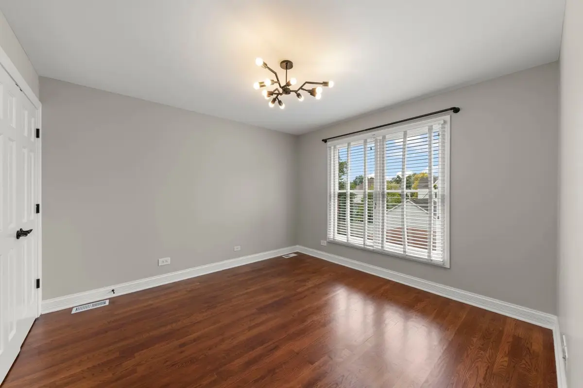 458 W GRANTLEY Avenue