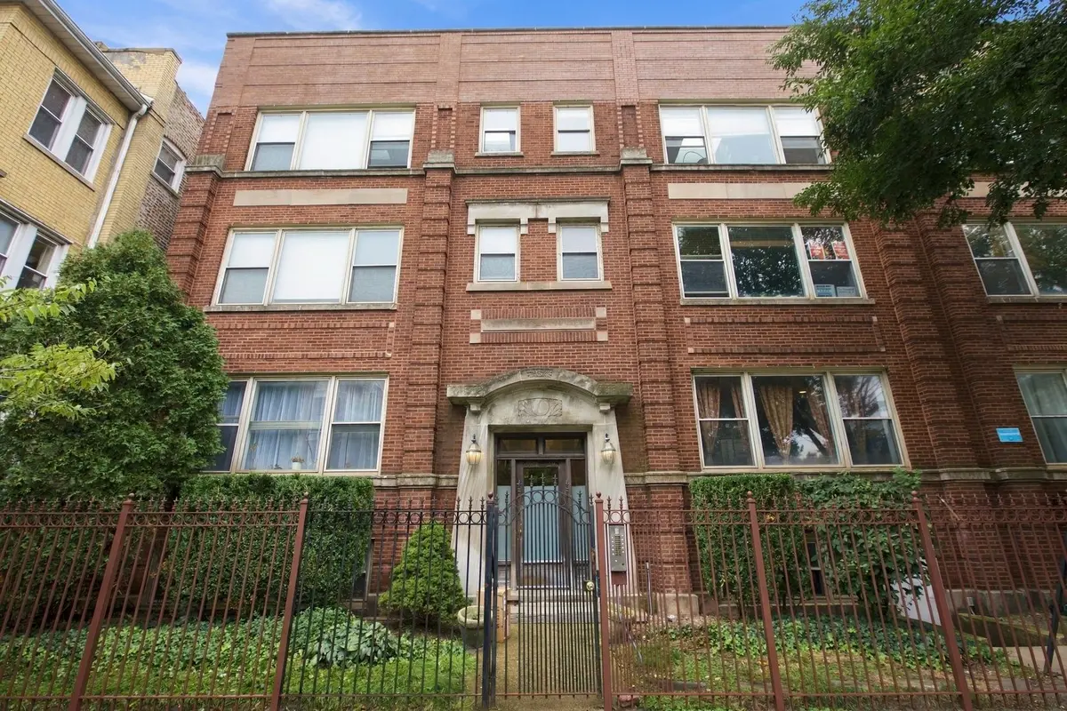 827 W LAWRENCE Avenue