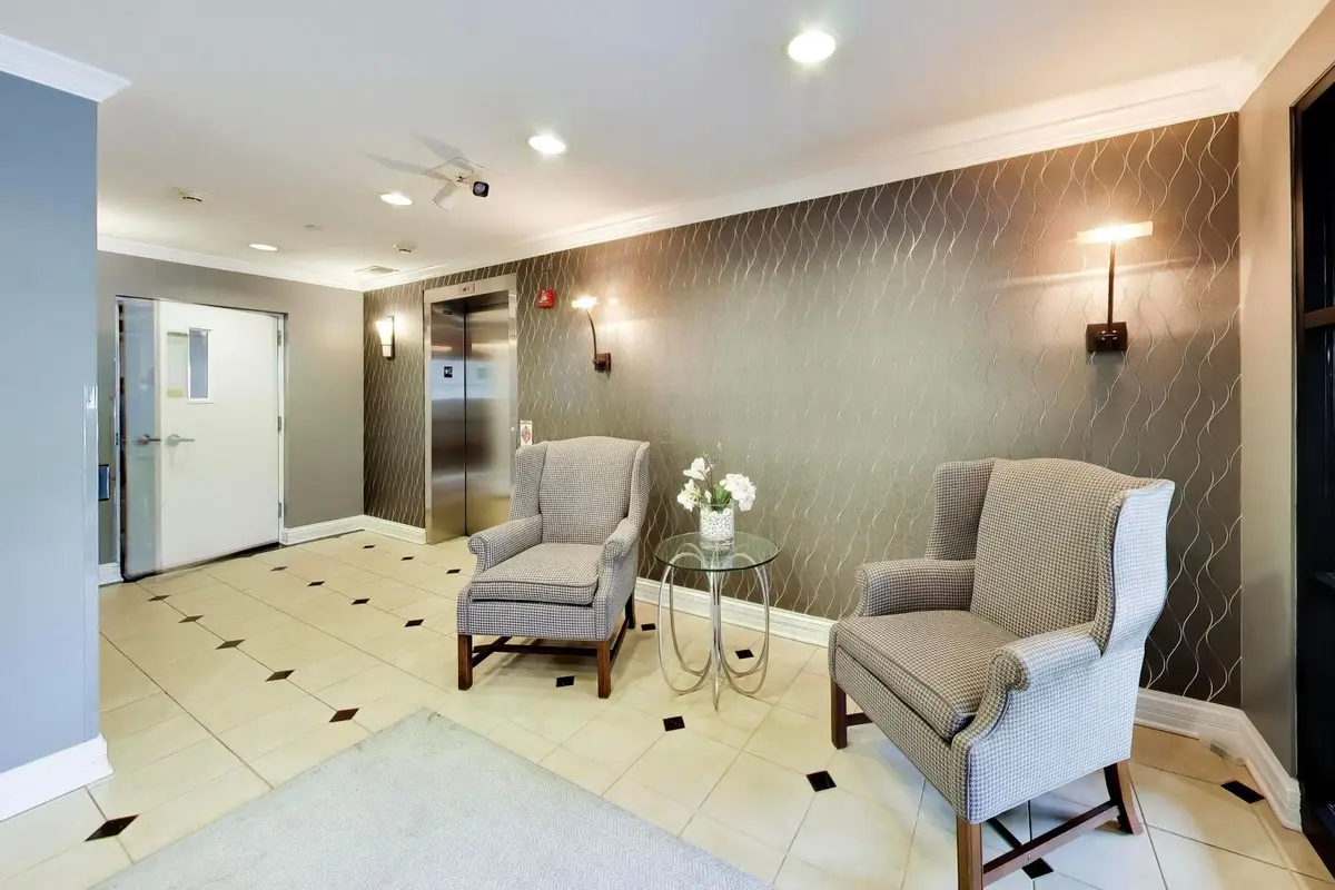 77 N Quentin Road