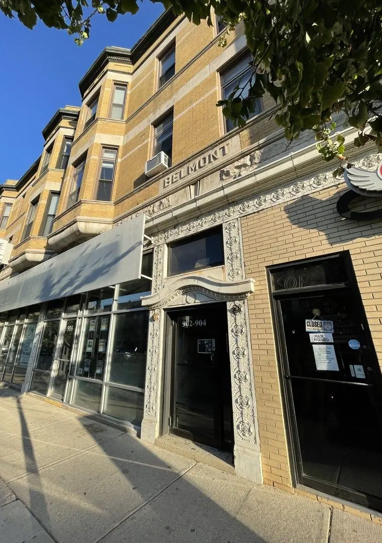906 W Belmont Avenue