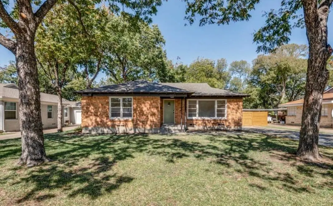 2433 Southwood Drive