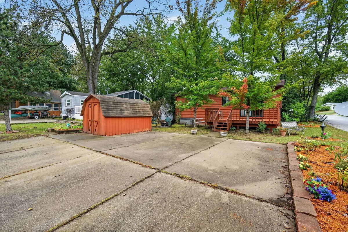 31 Lakeshore Drive