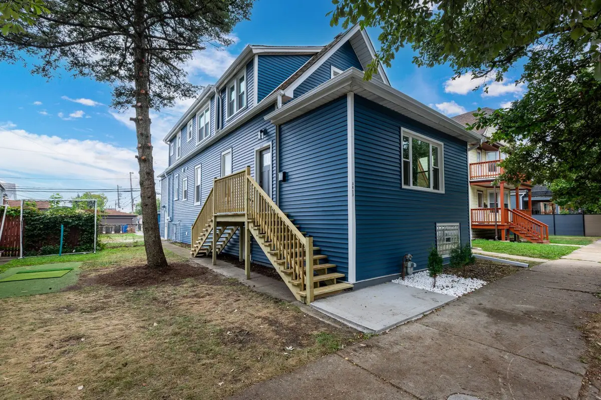 3813 N Narragansett Avenue
