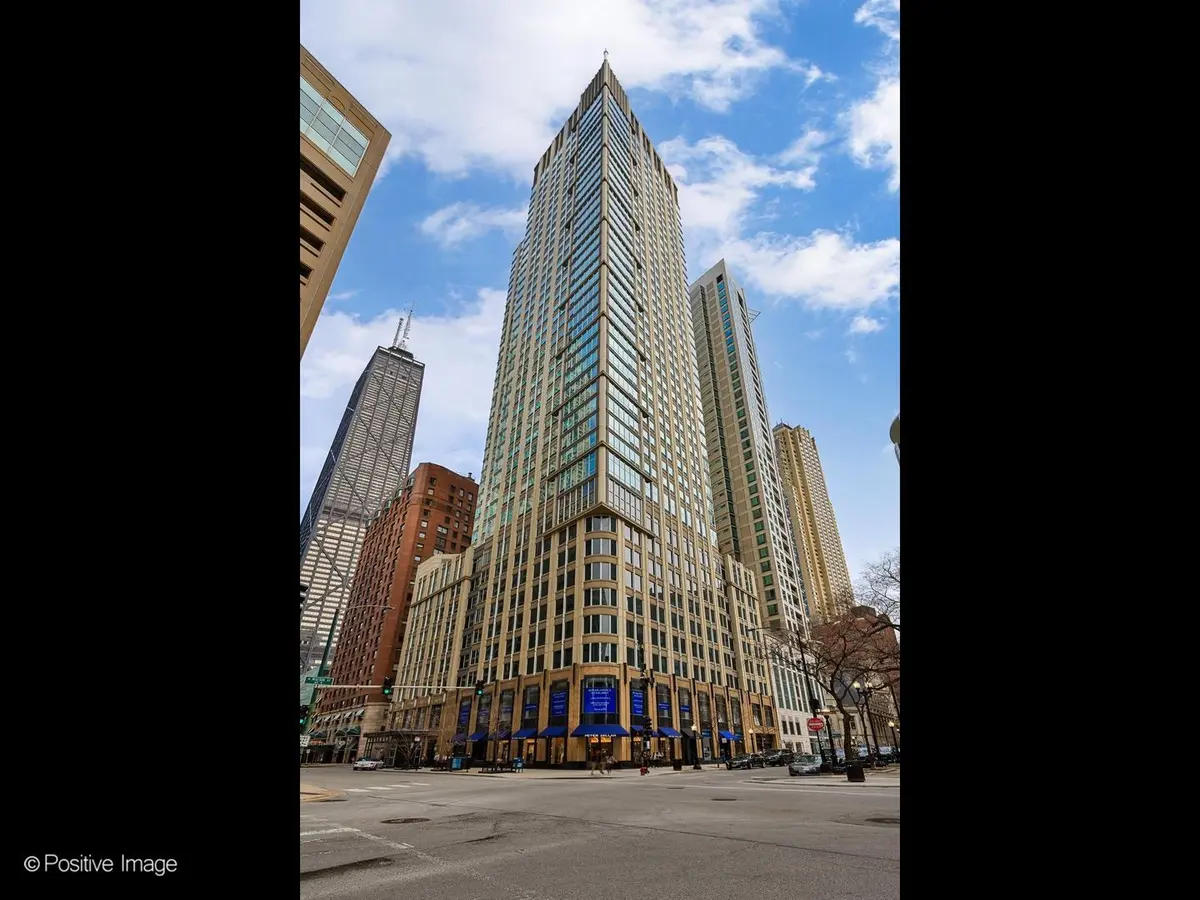 57 E Delaware Place