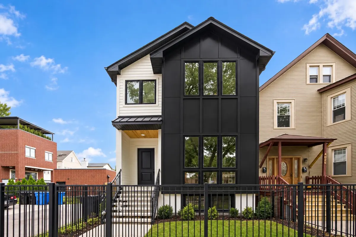 1914 N Rockwell Street