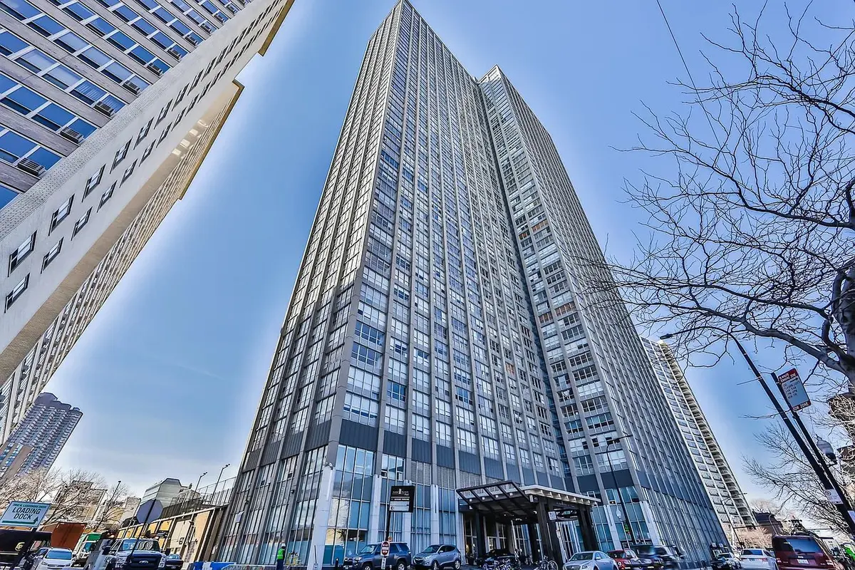 655 W IRVING PARK Road