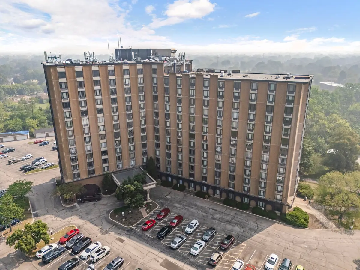 1 Renaissance Place