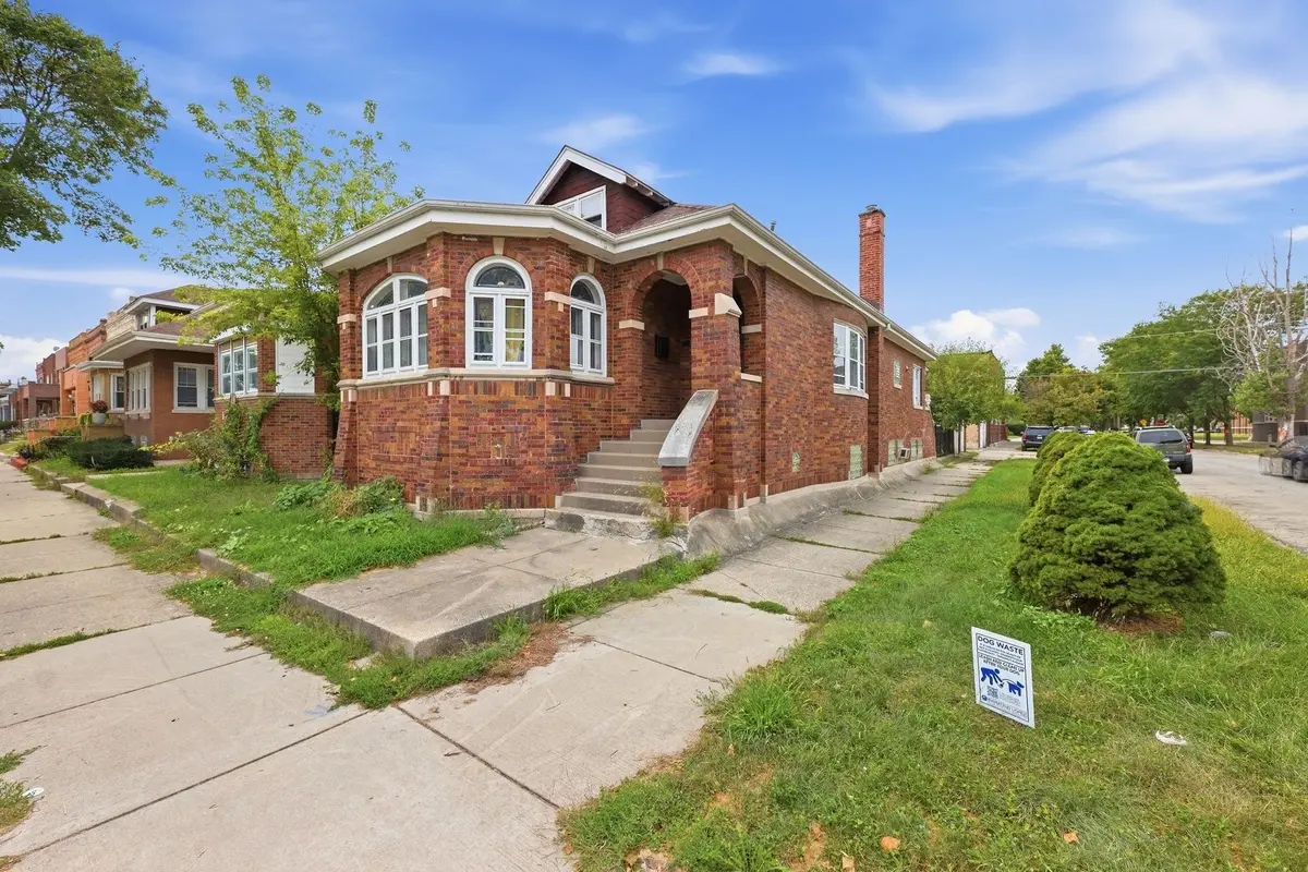 5700 S Maplewood Avenue