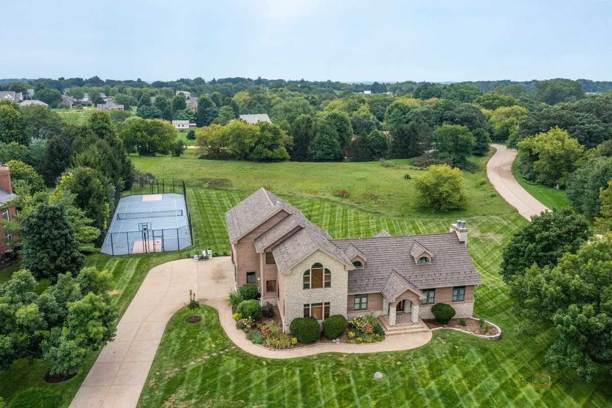 8208 Country Shire Lane