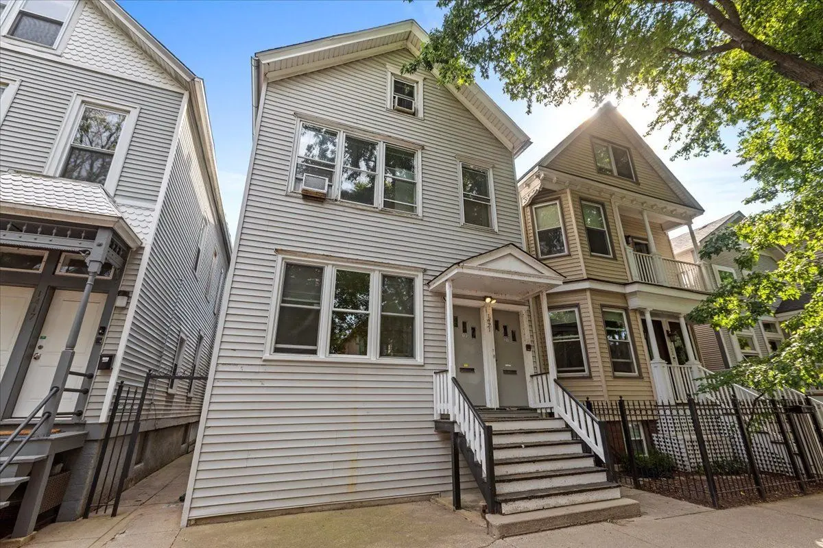 1421 W Fletcher Street
