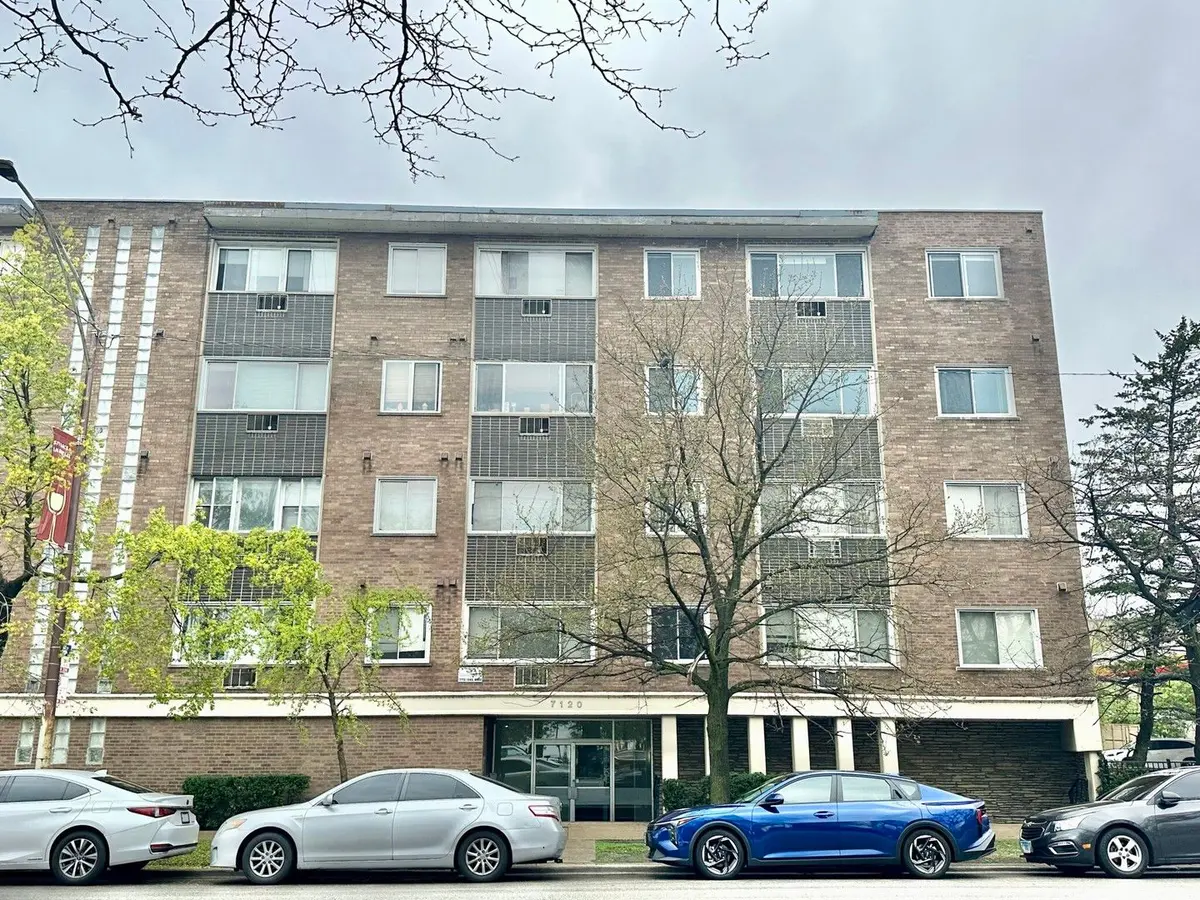 7120 N Sheridan Road